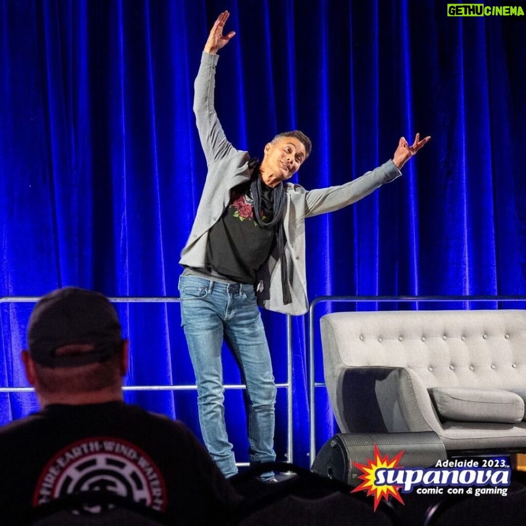Mark Dacascos Instagram - Aloha from @supanovaexpo in Adelaide, Australia 🇦🇺 Can’t remember what was happening at this moment, but sure am happy to be here; thank you to all whom I had the joy of meeting today. #grateful @dandelts