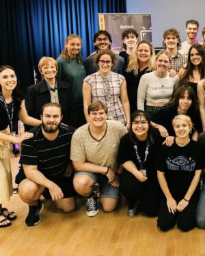 Mark Dacascos Instagram - Aloha! About Brisbane…Kat @simplyspeechau and her students at @jmcacademy Thank you for coordinating @dandelts 

Repost from @simplyspeechau
•
Honoured to host my dear friend and fellow Patsy Rodenburg Associate @dacascosmark at @jmcacademy BNE during his recent Australia tour. A group of our BA Acting students were treated to a very special Q&A with Mark who inspired them to aim high, work hard and hone their craft with presence and humility. Eternally grateful for his kindness, support and generosity of spirit 🙏🗣️