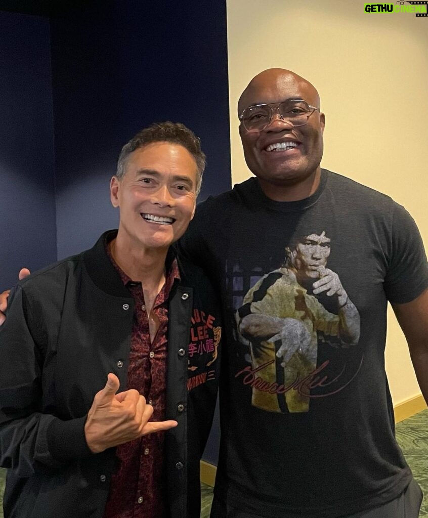 Mark Dacascos Instagram - @spiderandersonsilva Thank you, muito obrigado for being so kind to my family and me. Thank you for sharing your stories of how @brucelee inspired you. Thank you for being a stellar example of a martial artist. @therealshannonlee and @goldhouseco Thank you for hosting a fantastic 50th anniversary screening of #enterthedragon (still my favorite martial arts movie ever, and as philosophically and politically deep as one wants to go) AND for ths insightful and profound panel discussion after. Shannon, I‘ll be reading your book #BeWaterMyFriend this weekend, can’t wait! And thank you again for our #BruceLee @rootsoffight jackets! 🙏🏽❤️🤙🏽 #gratitude #humility #presence
