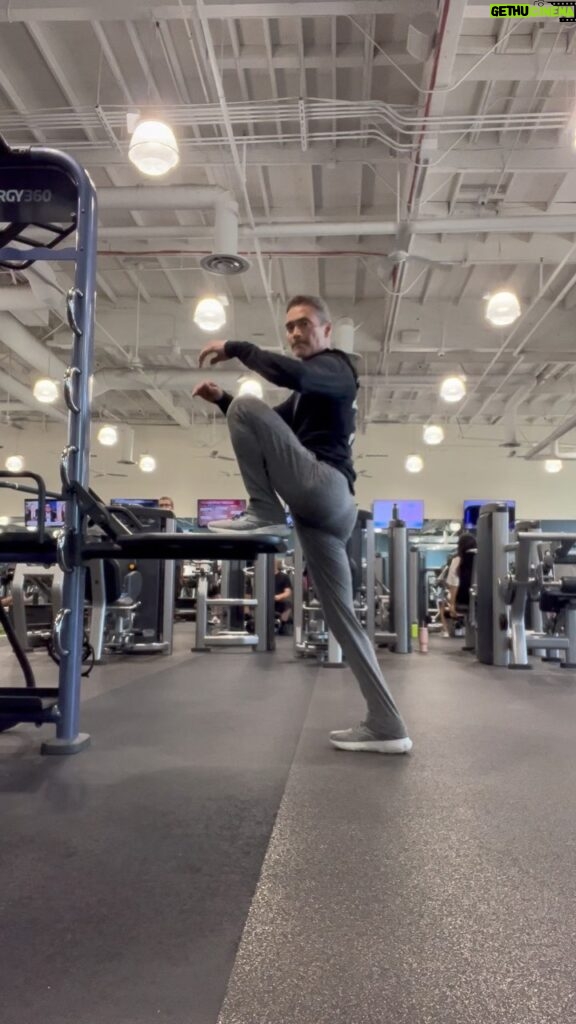 Mark Dacascos Instagram - Aloha! To relax and release some stress I do what’s worked for me all my life; I train (and walk, most of the time I walk to and from the gym). Warning; another BORING vid, but a little higher “step-up” than usual. Was a good finishing exercise after my training; slow stretch and strengthening. #basics #breathe #grateful