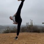 Mark Dacascos Instagram – Aloha! Hope you’re well. Training the basics, working on technique, in nature, makes me happy. 🙏🏽❤️🤙🏽 #breathe #grateful #presence @mestre_amen_santo_ @bbcc.capoeirabatuque