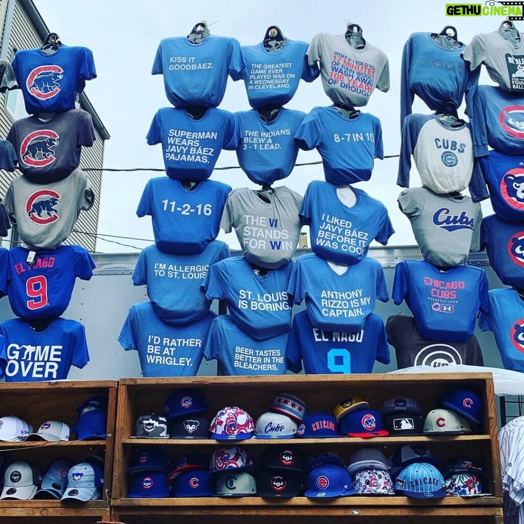 Mark DeCarlo Instagram - @cubs clearly funnier than cardinals #everybodyin