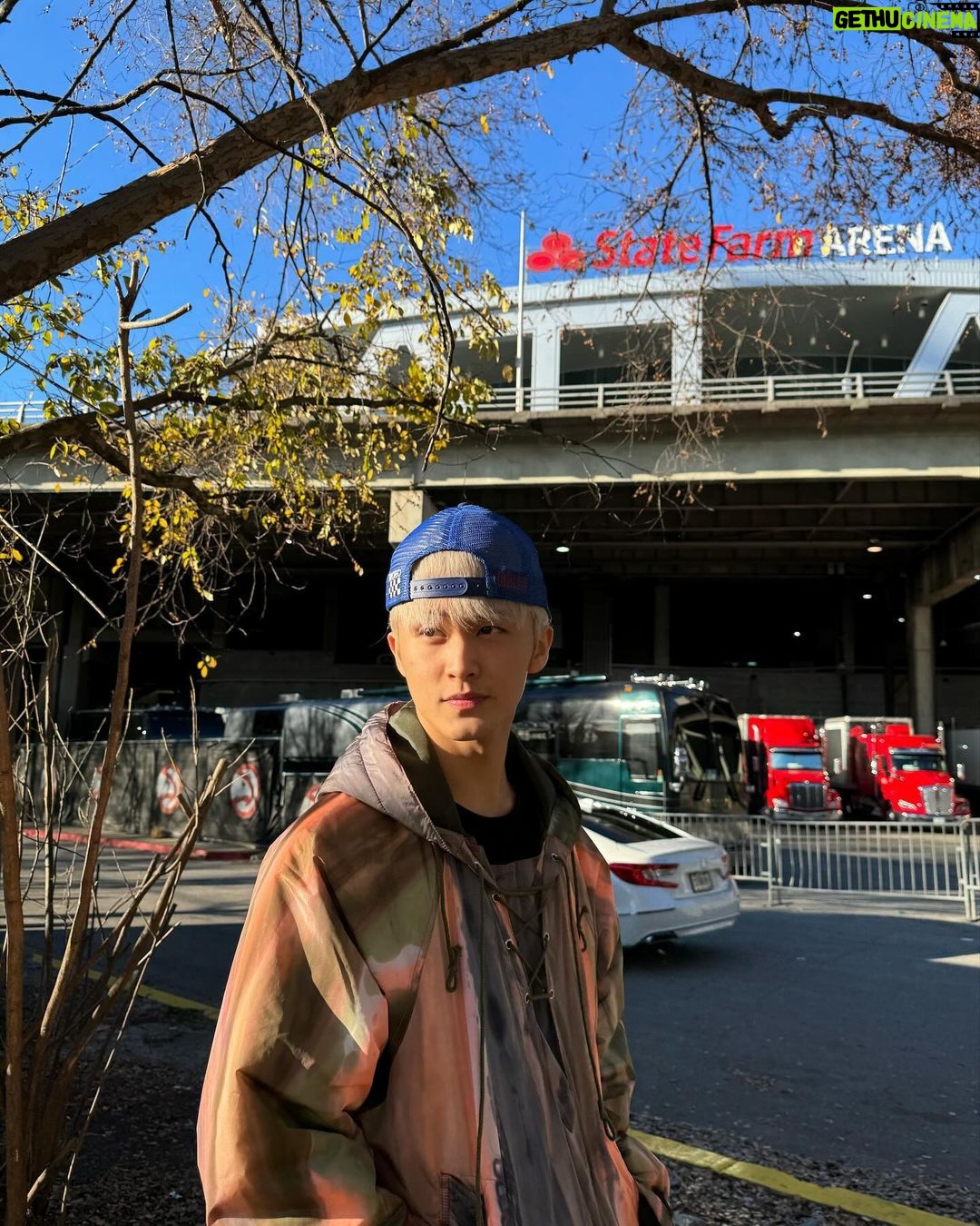 Mark Lee Instagram - 자연광 massage State Farm Arena