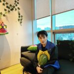 Mark Lee Instagram - 🙇‍♂️