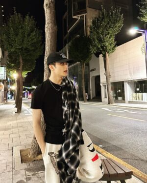 Mark Lee Instagram - If you look close enough, it ain’t that far