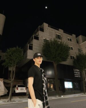 Mark Lee Instagram - If you look close enough, it ain’t that far