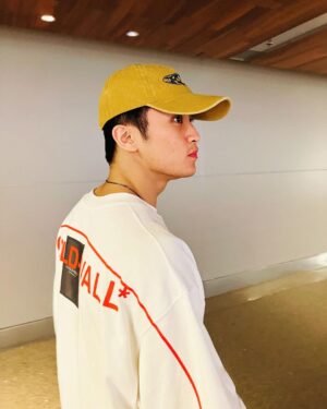 Mark Lee Instagram - slept the whole flight