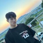 Mark Lee Instagram - plz slide right🙄