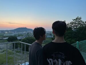 Mark Lee Instagram - plz slide right🙄