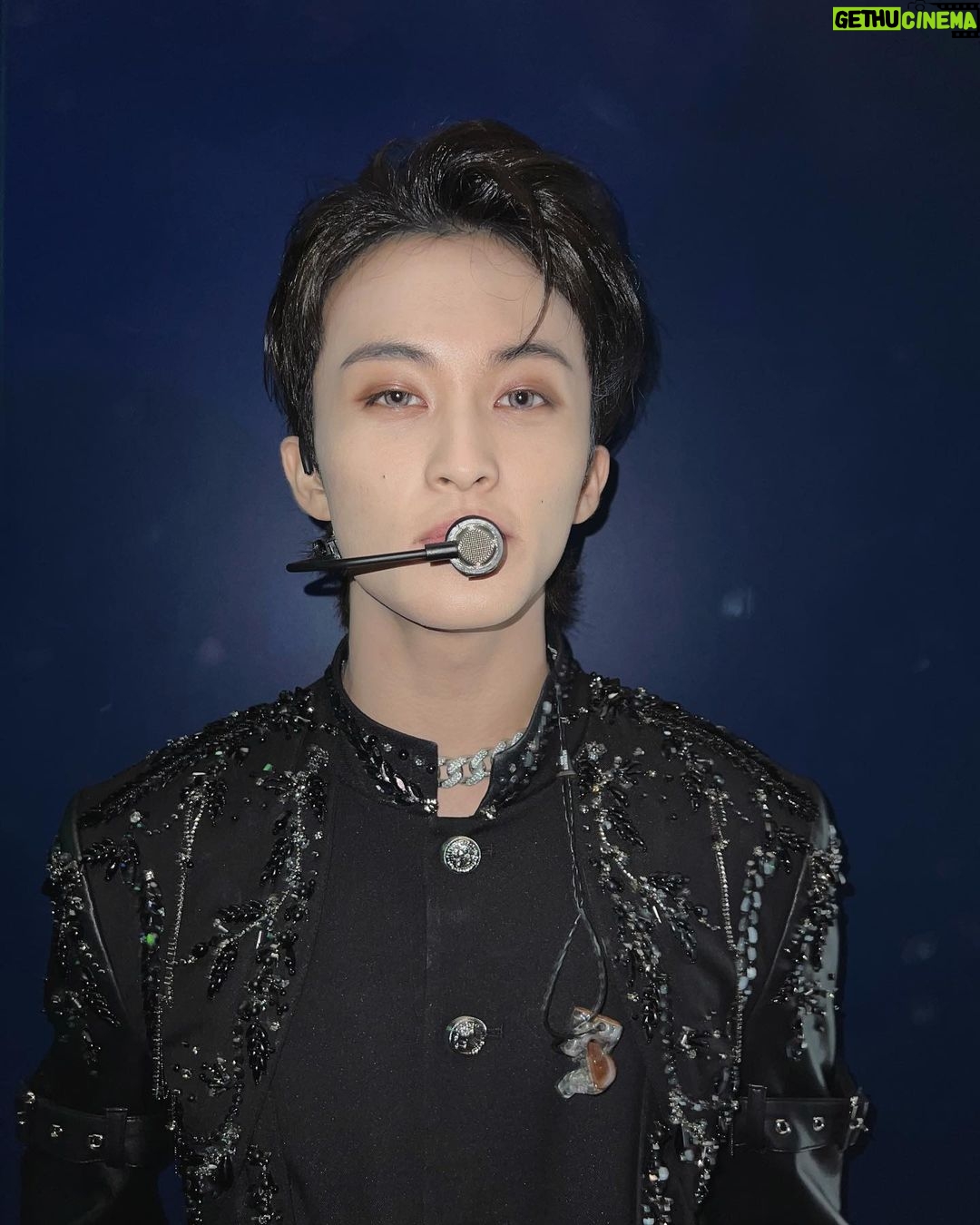 Mark Lee Instagram - 3 full days💚💚💚 thank you thank you thank you🖤🖤🖤 #thedreamshow2 #inyourdream @nct_dream #시즈니 #nctzen