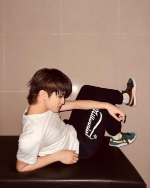Mark Lee Instagram - feeling flexible in #manila 🙏