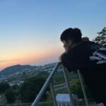 Mark Lee Instagram - plz slide right🙄