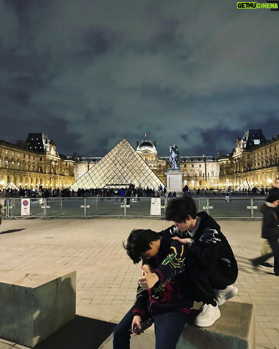 Mark Lee Instagram - thank you soooo much #paris