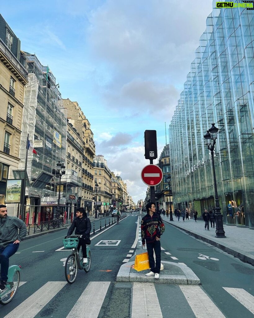 Mark Lee Instagram - thank you soooo much #paris