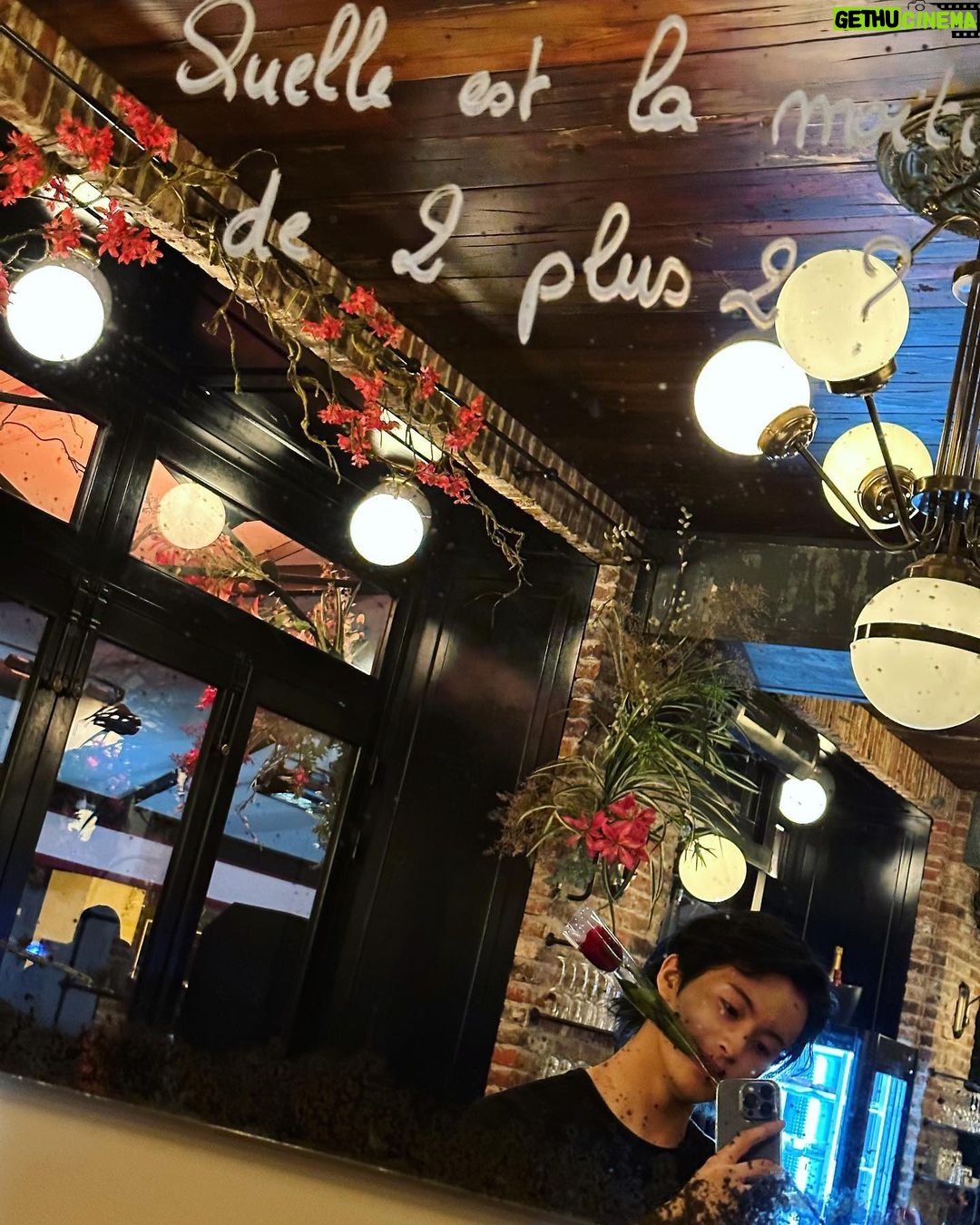 Mark Lee Instagram - thank you soooo much #paris