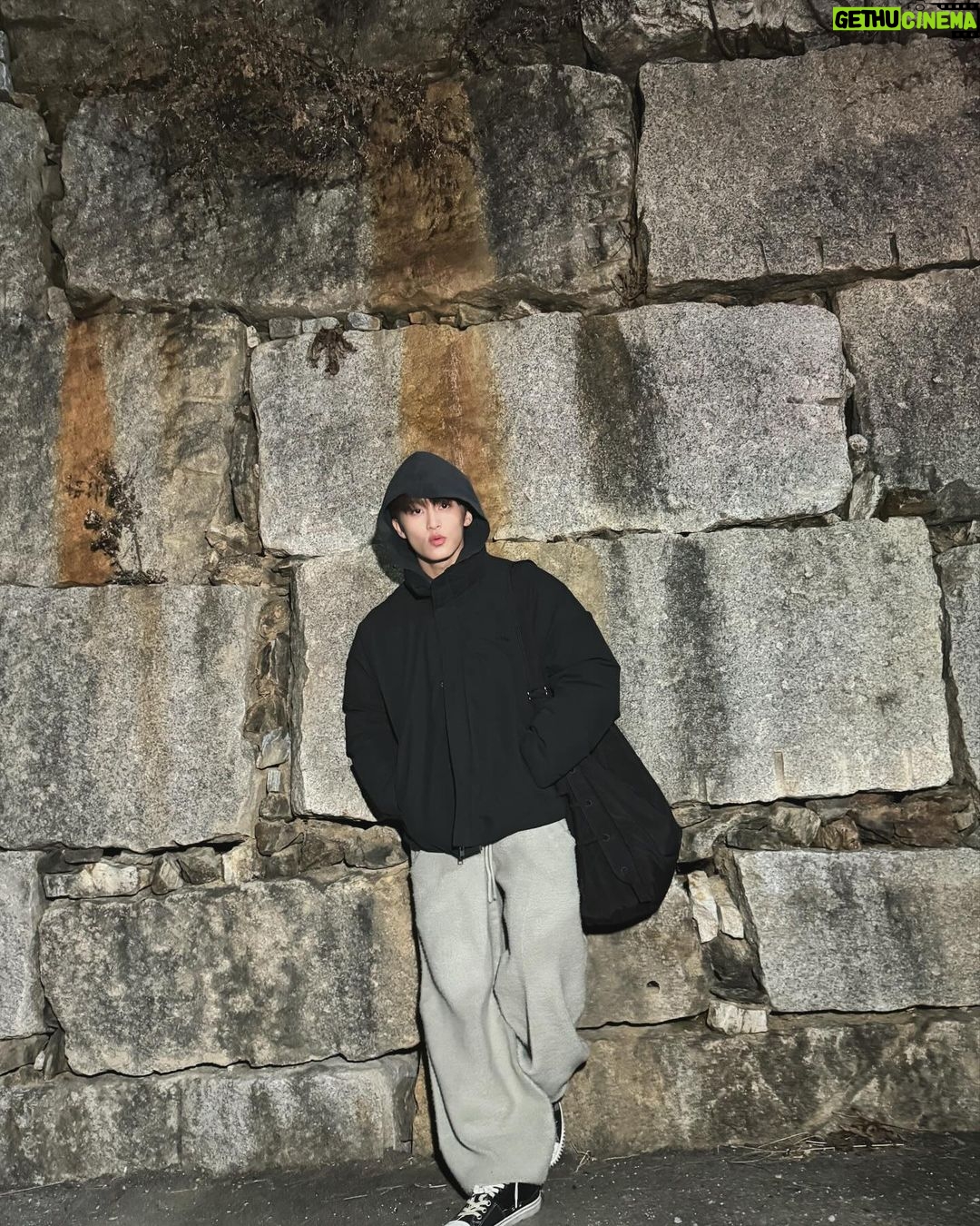 Mark Lee Instagram - when you need to get through a wall, you knock