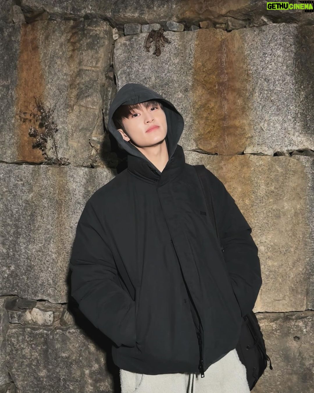 Mark Lee Instagram - when you need to get through a wall, you knock