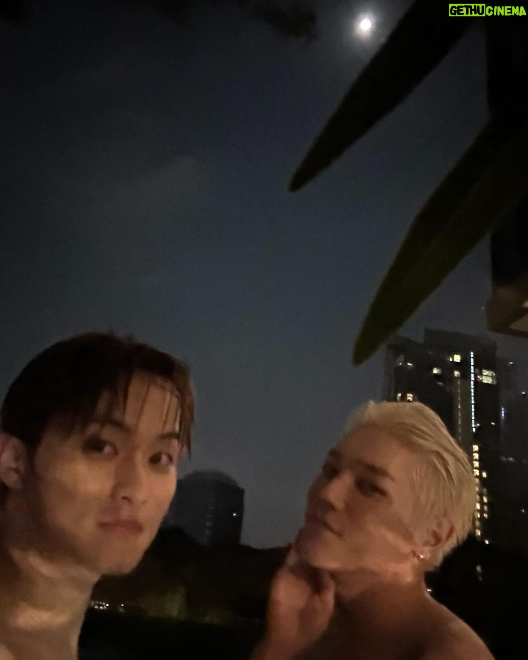 Mark Lee Instagram - A chrome night in thailand 😆😁