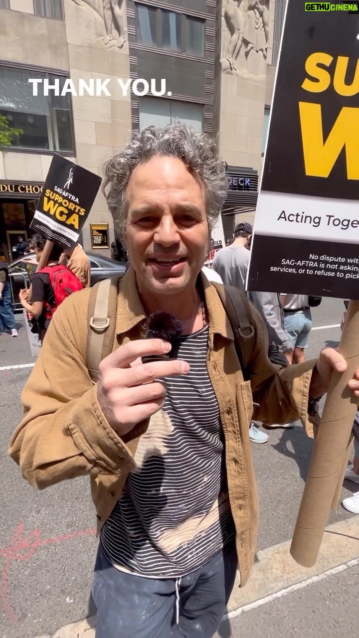 Mark Ruffalo Instagram - If you’re a @sagaftra member and stand in solidarity with @wgaeast and @writersguildwest in the fight for fair pay, AI protections, and the future of television and entertainment, cast your vote via the link in my bio by June 5th! Our writers are irreplaceable and vital elements of Hollywood. It’s time to pay them as such. #SAGAFTRAstrong #WGAstrong Reposting from @wgaeast