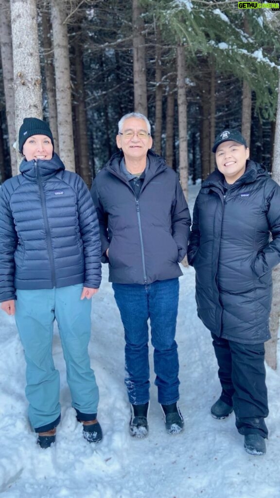 Mark Ruffalo Instagram - Thank you @patagonia for your generous donation of cold weather gear for the Wet’suwet’en Nation as they continue to defend the land and water. @whitneyconnerclapper, thank you for facilitating and making it happen and @lovelygayle I’m overjoyed to see our persistence, along with the support of @caafoundation allow our modern day heroes to continue to protect our planet no matter how frigid it gets. In the wake of the RCMP’s raid of Gidimt’en Checkpoint yesterday, the Wet’suwet’en Nation need our support now more than ever. Please consider making a donation at the link in my bio. 🤎