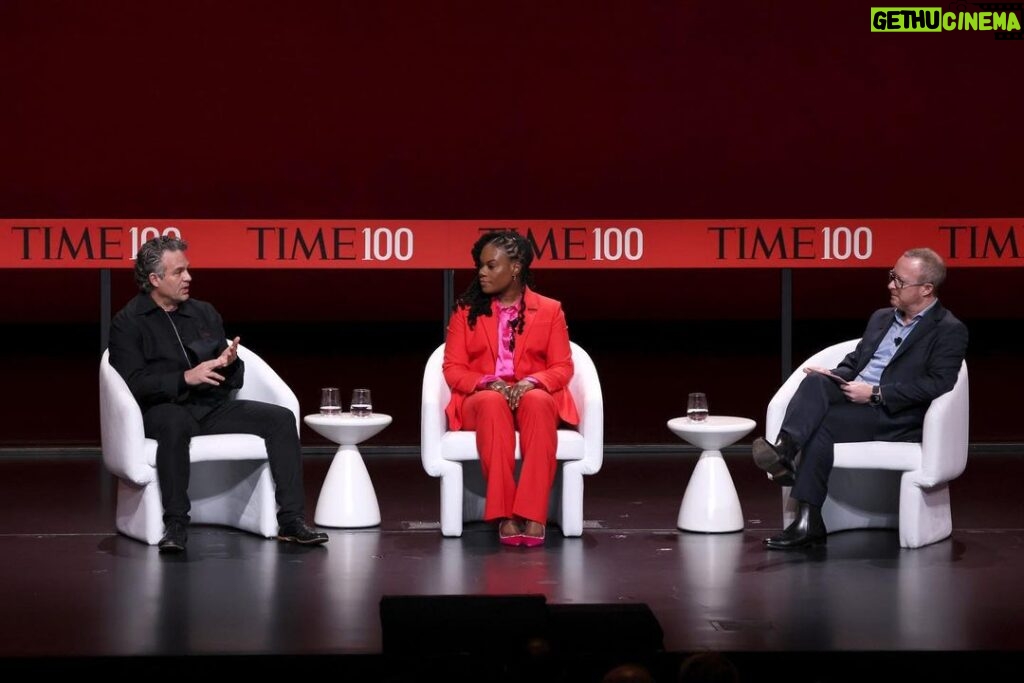 Mark Ruffalo Instagram - Beyond humbled to speak at the #TIME100 Summit and receive the inaugural @time CO2 Earth Award, alongside my sister @gloriawalton and the other incredible honorees. None of this would be possible without the valiant work of @100isnow and our grantee partners—whose stories are often underrepresented due to the intersection of racial and climate injustice. Thank you TIME for letting us center their perspectives as they lead us to a more just future.