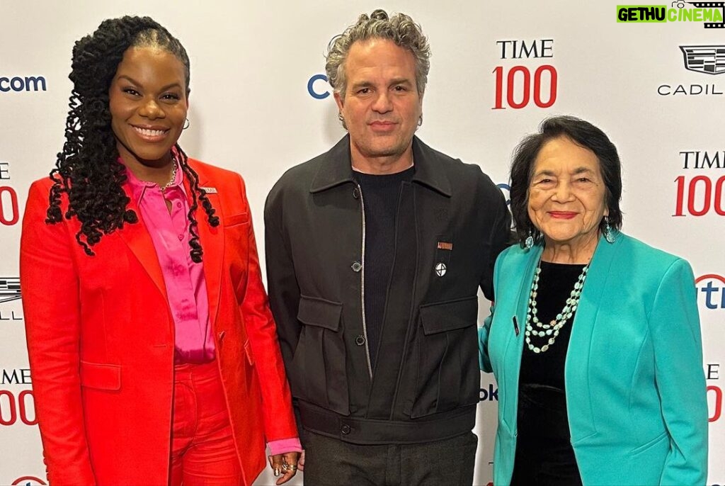 Mark Ruffalo Instagram - Beyond humbled to speak at the #TIME100 Summit and receive the inaugural @time CO2 Earth Award, alongside my sister @gloriawalton and the other incredible honorees. None of this would be possible without the valiant work of @100isnow and our grantee partners—whose stories are often underrepresented due to the intersection of racial and climate injustice. Thank you TIME for letting us center their perspectives as they lead us to a more just future.