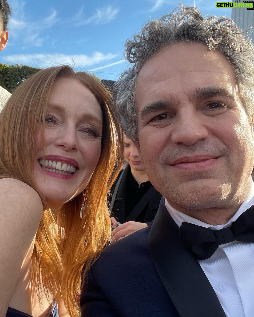 Mark Ruffalo Instagram - Thank you @criticschoice for a great evening and bonding time with @keendobad. Always a pleasure seeing @juliannemoore on the red carpet ππ» Sending all the love and big virtual hugs in congratulations to Emma Stone for her win for @poorthingsfilm β¨ Styled by @samanthamcmillen_stylist Grooming by @AmberDMakeup Photo credits to AP / EL DIARIO @gregwilliamsphotography @AmberDMakeup