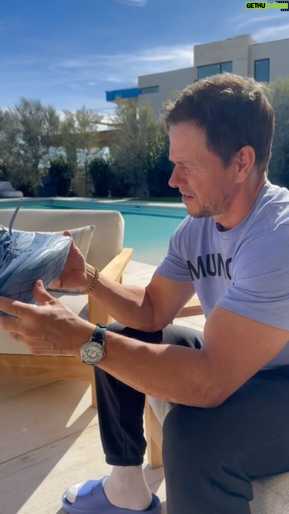 Mark Wahlberg Instagram - Do you like the solid for a drip drop? @municipal 🔥🔥😎 #MunicipalPartner