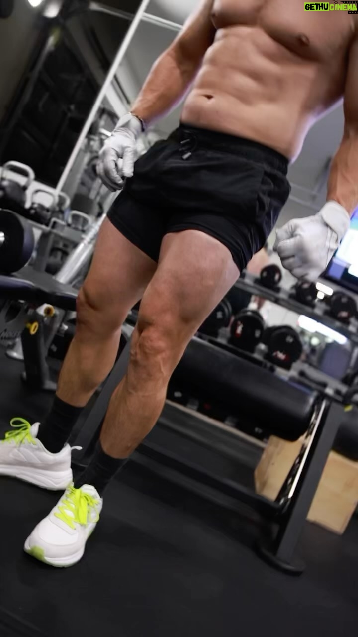 Mark Wahlberg Instagram - 4 am club!!🔥🔥 @municipal 🔥🔥 find your motivation 🙏💯📈 #MunicipalPartner