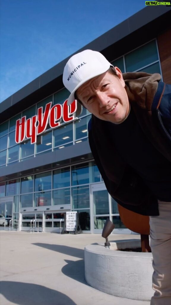 Mark Wahlberg Instagram - Check out @hyvee in Grimes❤️🙏🔥🥳💯 @wahlburgers 🍔🥃🔥