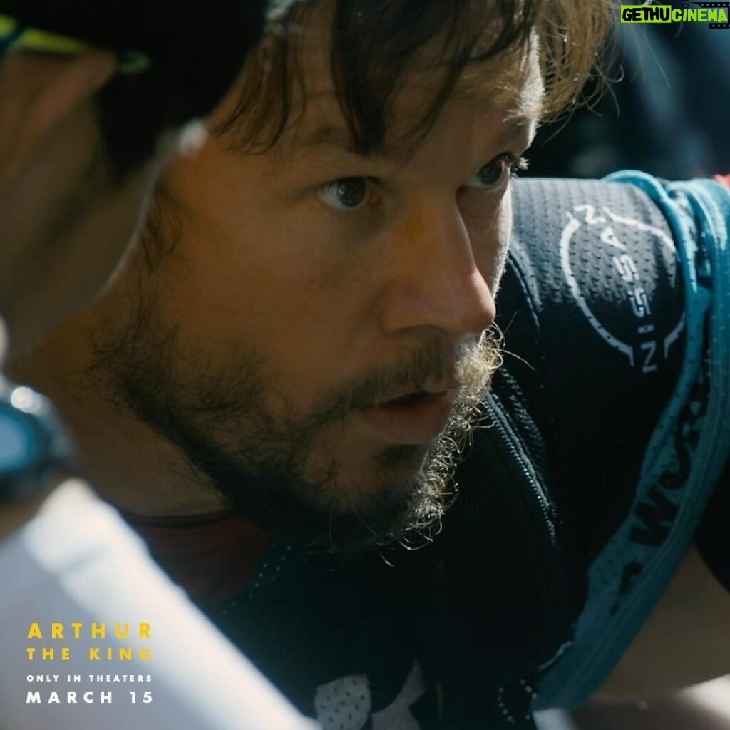 Mark Wahlberg Instagram - Show some team spirit - who are you rooting for in the big game? #ArthurTheKingWeek