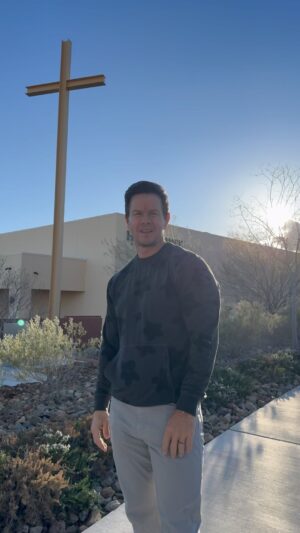 Mark Wahlberg Instagram - HAPPY SUNDAY🙏STAY PRAYED UP🙏 @hallowapp 🙏❤️🙏 #HallowPartner