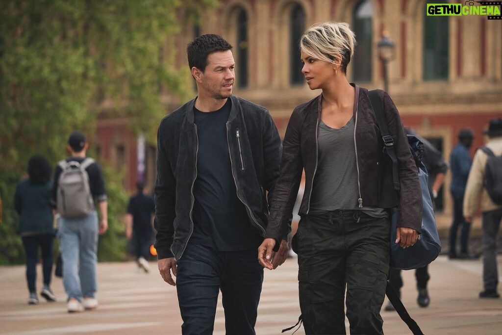 Mark Wahlberg Instagram - 🔥 Here’s a first look at my new movie THE UNION with @halleberry! Imagine if your long lost high school sweetheart recruited you for a high stakes spy mission…only on Netflix August 16.