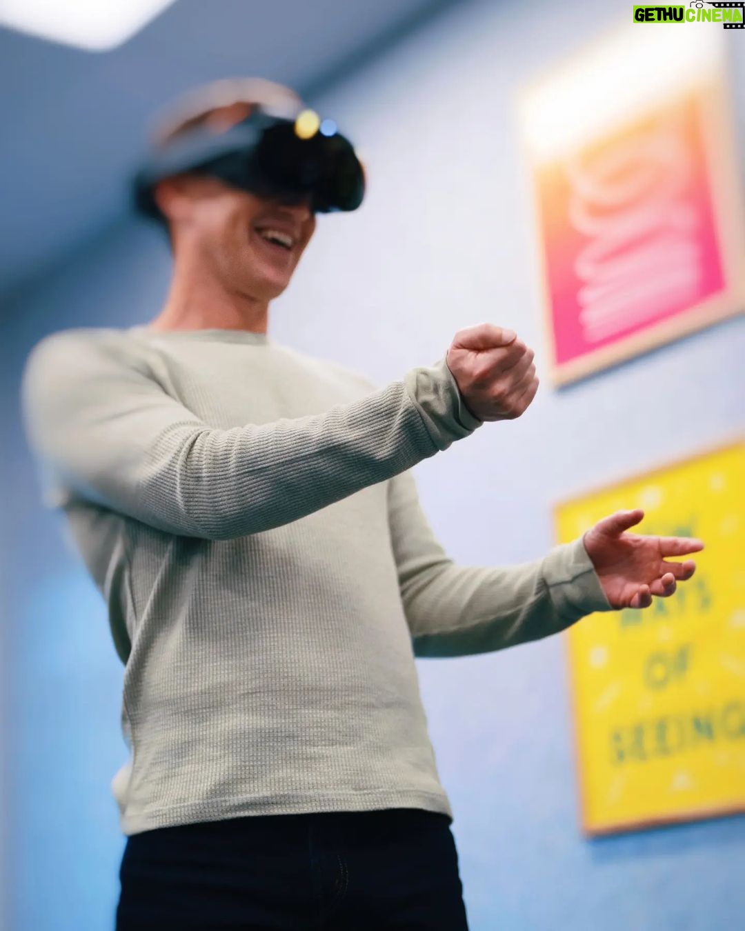 Mark Zuckerberg Instagram - Project Cambria's color passthrough technology will enable developers to build a whole new level of mixed reality experiences. More details coming tomorrow.