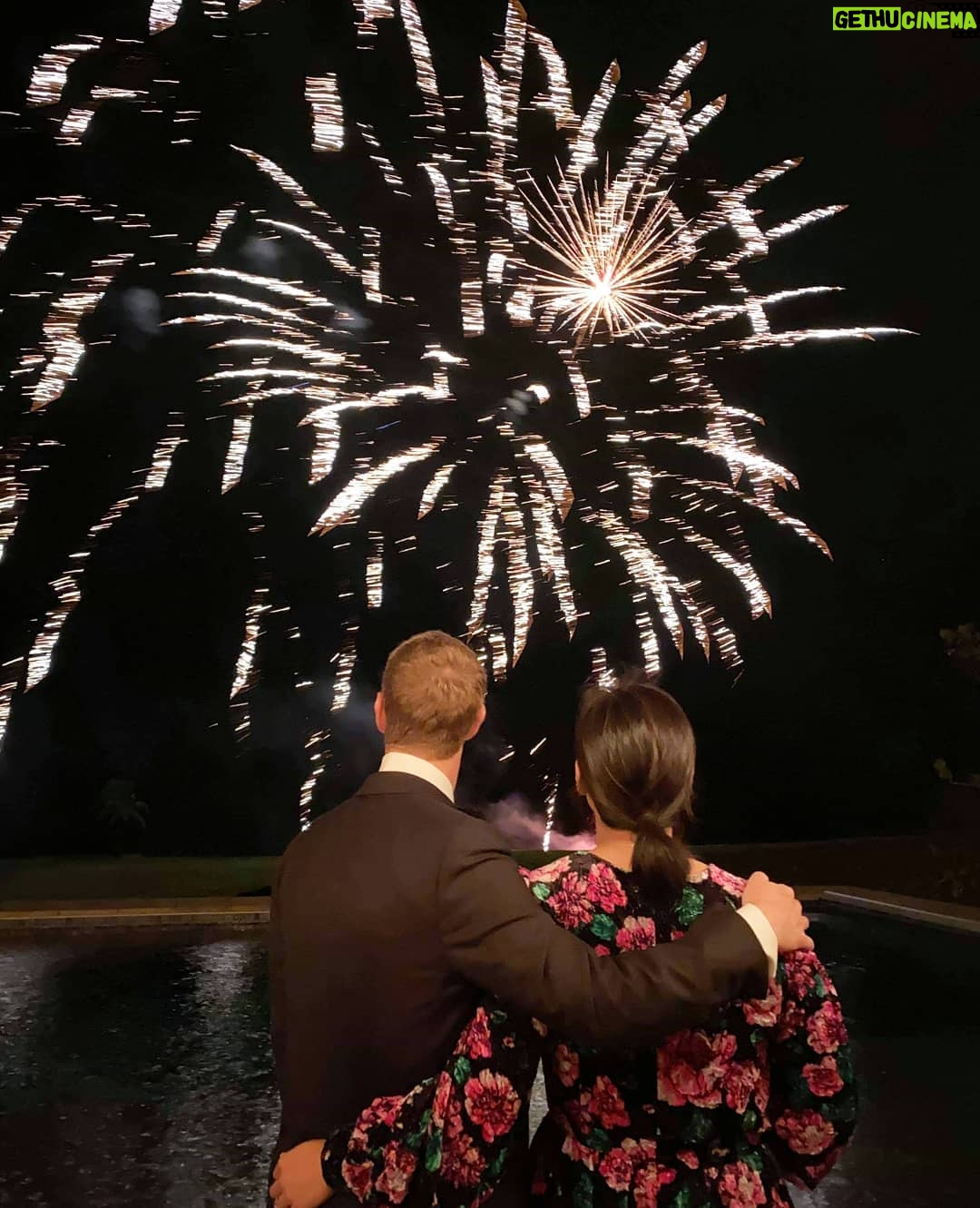 Mark Zuckerberg - 510.5K Likes - Happy New Year! Here's to a great 2020 and next decade to come.