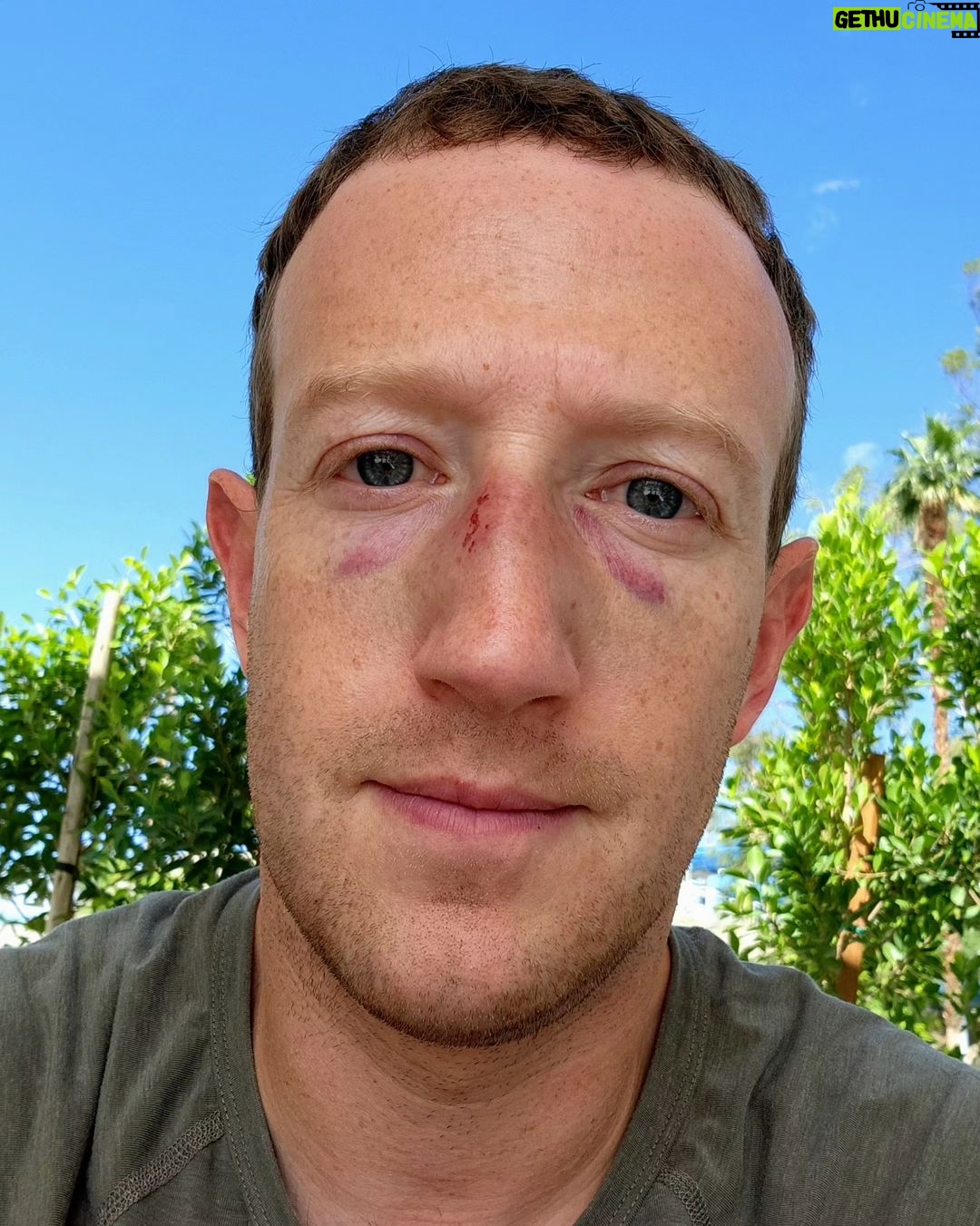 Mark Zuckerberg - 577.5K Likes - Sparring got a little out of hand. May need to update my avatar 🤣