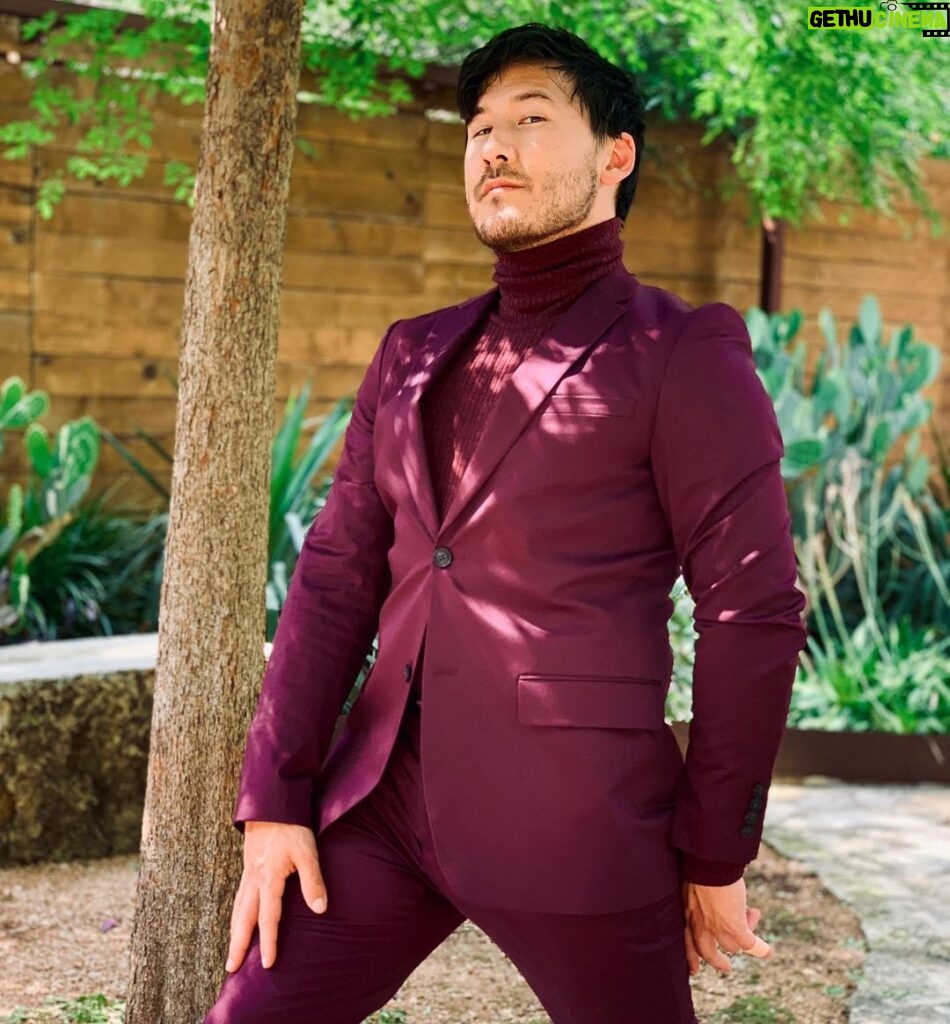 Markiplier Instagram - It’s 100+ degrees out... but I just got a new suit...