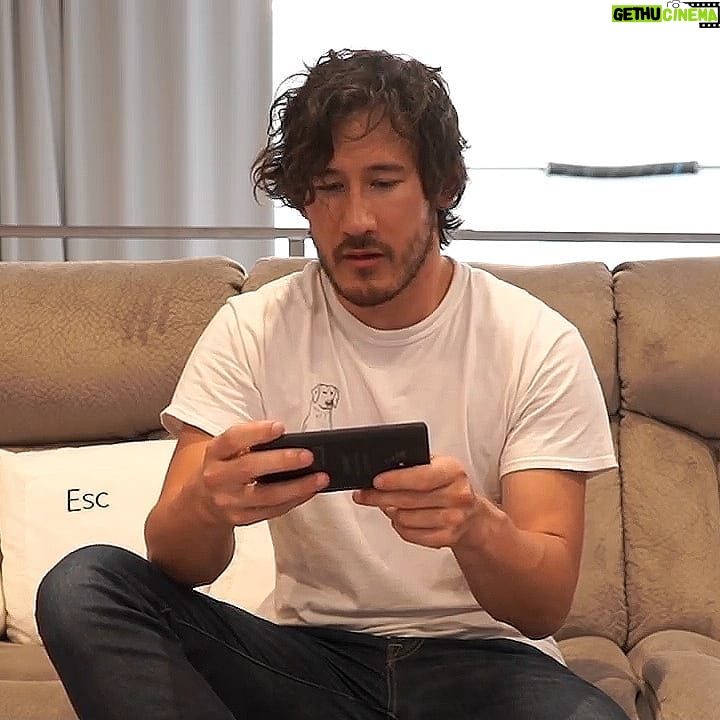 Markiplier Instagram - I think this #GalaxyNote9 that @samsungmobileusa sent me is making me a better Fortnite player 😐 Check it out for yourself, LINK IN BIO!! #ad