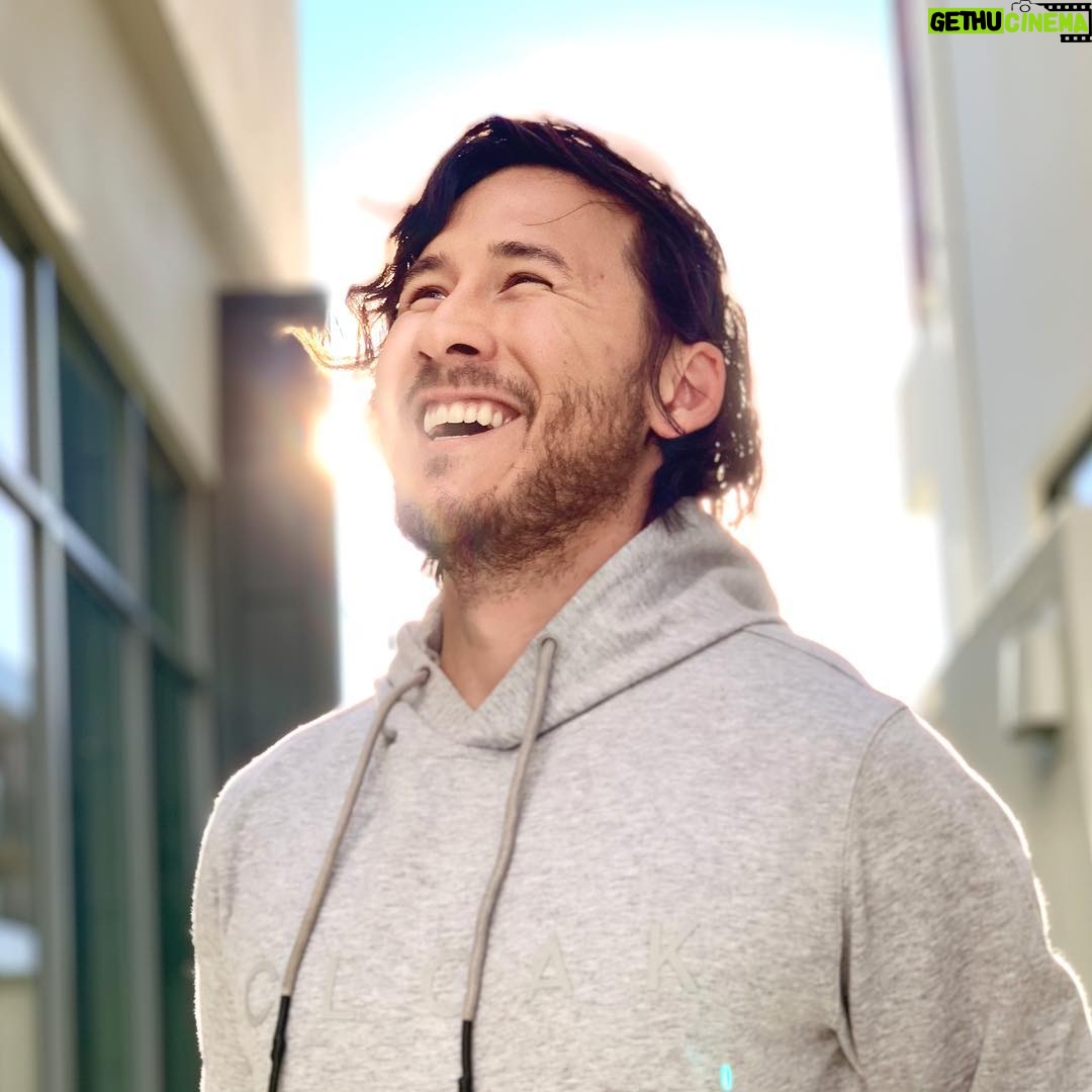 Markiplier Instagram - Can’t thank you all enough for making this little dream of ours into something special! I’ll be LIVE over on @cloakbrand in about an hour to answer any questions you may have about Cloak! Go follow over there to get a notification when I’m live!