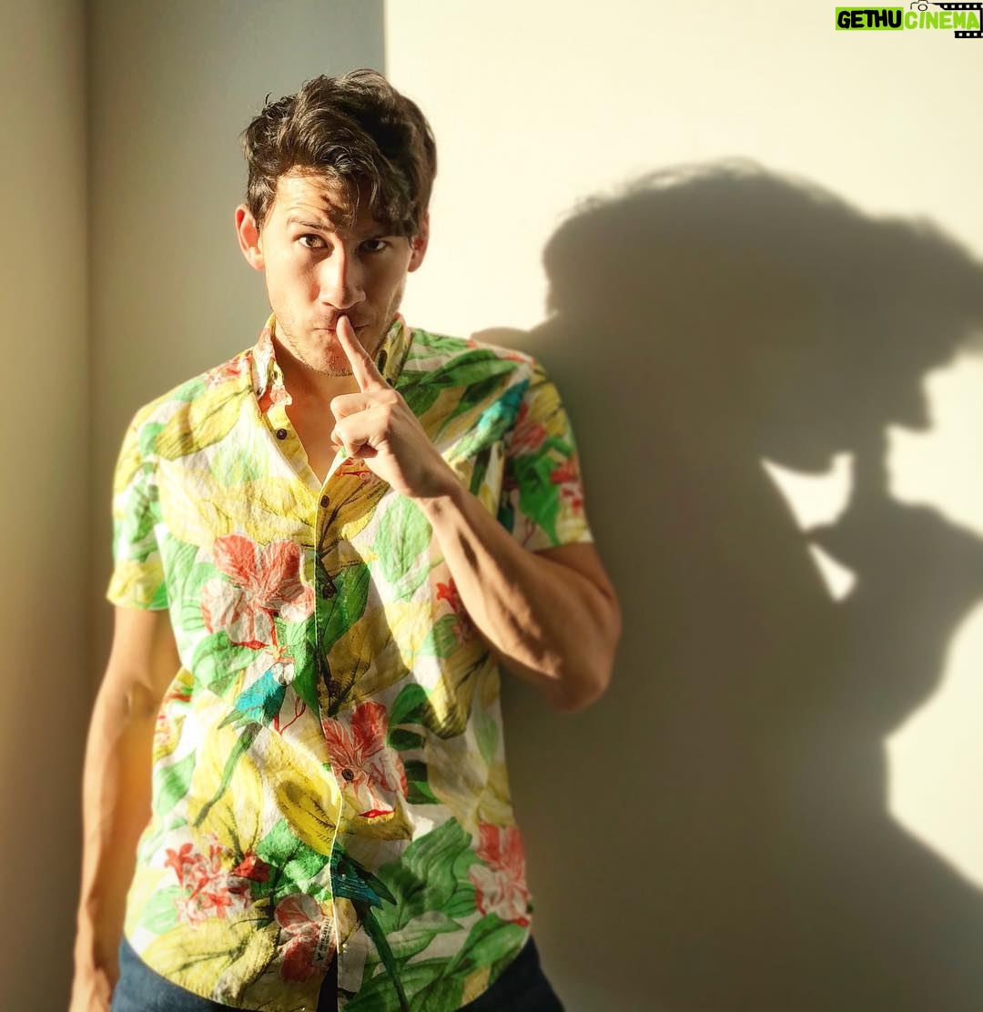 Markiplier Instagram - My shadow’s picking his nose