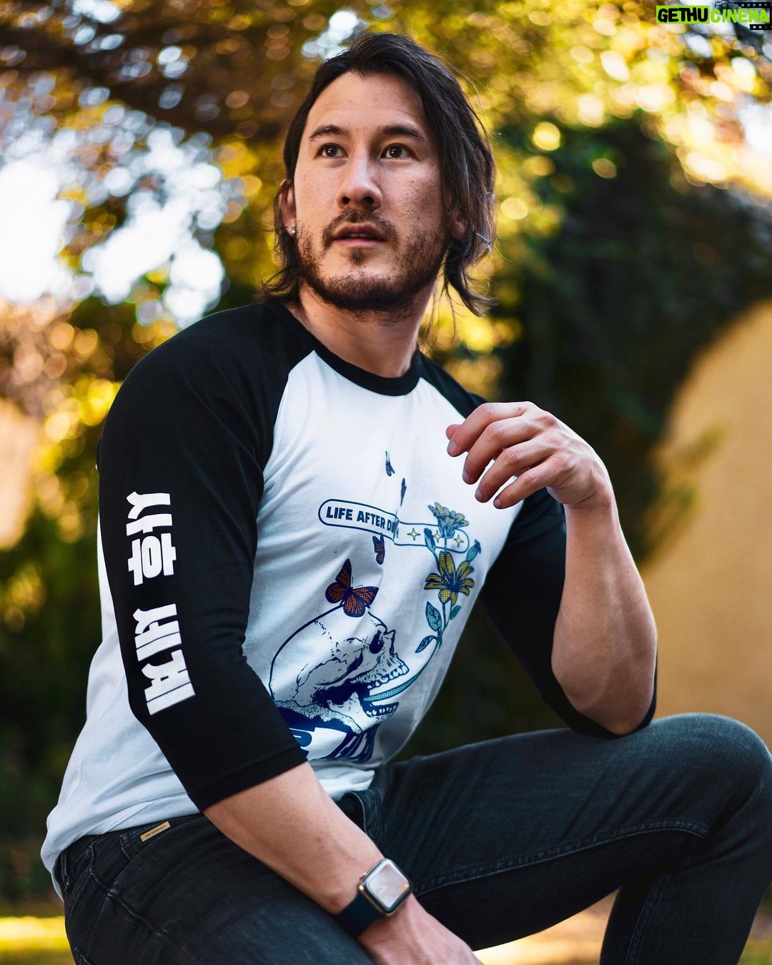 Markiplier Instagram - 사후 세계 9am -> @cloakbrand