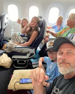 Marko Lehtosalo Instagram - Installerade. Fullproppade med D-vitamin. Nu hem mot Sverige ✈️

#stundersomdenhär
#tuisverige