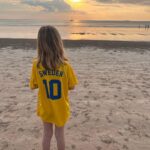 Marko Lehtosalo Instagram - Otroligt tacksamma att kunna spendera jul och nyår i Thailand. Lyxigt som fan. Men det är något med just julafton och fira det i Sverige. Ska försöka göra det bästa jag kan så mina barn får så mycket julkänsla som möjligt imorrn. Så nu har jag flugit in några snökanoner och Torsten Flink som jultomte till imorrn. Krabi, Thailand จังหวัดกระบี่