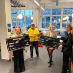 Marko Lehtosalo Instagram - 393 930 kr drog Brödernas, jag och Sanna in till organisationen Maskrosbarn. Om dom pengarna kan rädda en enda ung själ ifrån mörkret så är det värt varenda spänn ❤️ @sannaguidetti @restaurangbrodernas @maskrosbarnorg Tack för att jag fick vara med och bidra och stort tack till alla som testade våra burgare 🍔 ❤️