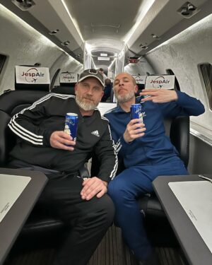 Marko Lehtosalo Instagram - Långburk och mjukisar. ✈️