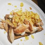 Marko Lehtosalo Instagram - Haha måste ta upp det här eftersom många frågar. Jaaaa det är chips på mackan. Knäckebröd Smör Creme fraîche eller på norrbottniska Kräm fräs Halstrad nyfångad öring av undertecknad Smulad Gräddfil Chilichips över. Komponerad av Emil @langtbortfranstan Grym var den. Skulle säkert ha gått för 250 spänn på nån krog runt Stureplan.