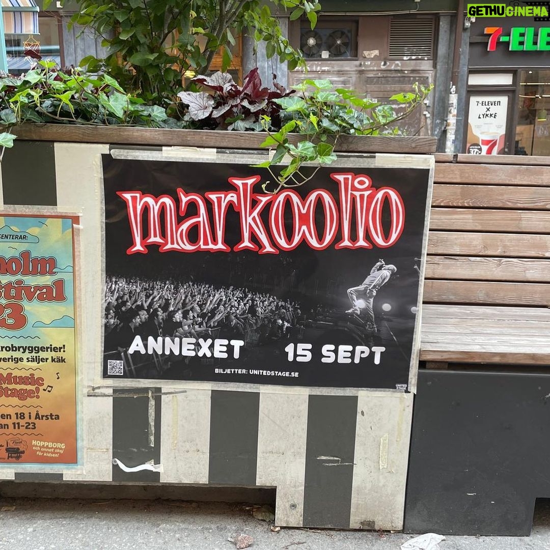Marko Lehtosalo Instagram - Systrar å bröder vem ere ni vill ha!? De e ja de e ja. Vi avslutar sommarturnén i Annexet 15 sept. Drar med mig morsan vare sig hon vill eller ej. Länk till biljettköp i min bio. ⬆️ #annexet