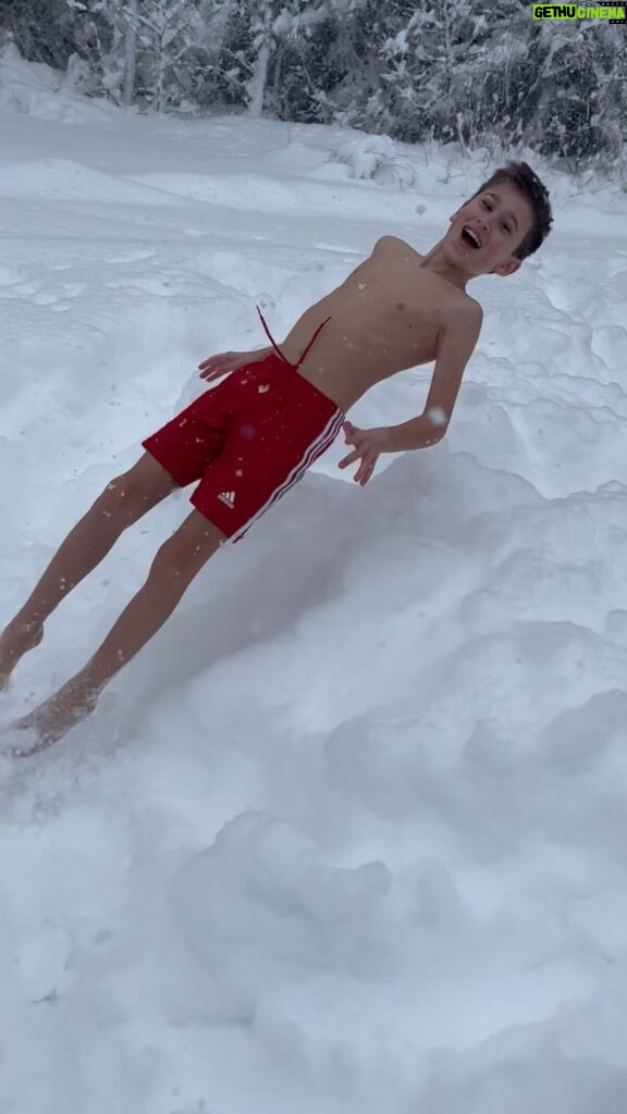 Marko Lehtosalo Instagram - När skolan är stängd pga snöoväder och man tror man slipper fysisk fostran hemma.