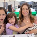 Marla Sokoloff Instagram - First Mother’s Day as a mom of THREE.💖 Also… holy moly I have three kids. 😂 Swipe for instagram vs reality: mother/daughter photo edition. . . . . #happymothersday #motherdaughter #girlmom #sisters Jon & Vinny's Restaurant