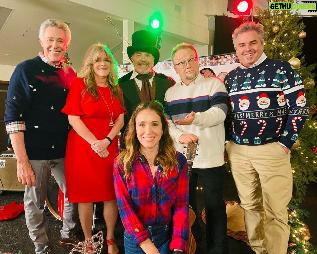 Marla Sokoloff Instagram - 🎄Tonight’s the night! BLENDING CHRISTMAS will air @ 8/7c on @lifetimetv 🎄 Directed by yours truly and starring @haylieduff @aaronoconnell @telma_hopkins @thebarrywilliams @mikelookinland @thesusanolsen @bethabroderick @therealchristopherknight @grumprist @gregevigan and many more. I truly hope you love it! Special shout-out to the best crew in town, love you all so much. ❤ . . #blendingchristmas #itsawonderfullifetime #lifetimemovies #christmasmovies @lifetimetvpr